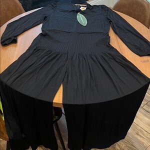 FARM Rio Black Jumpsuit
Brand New Beautiful